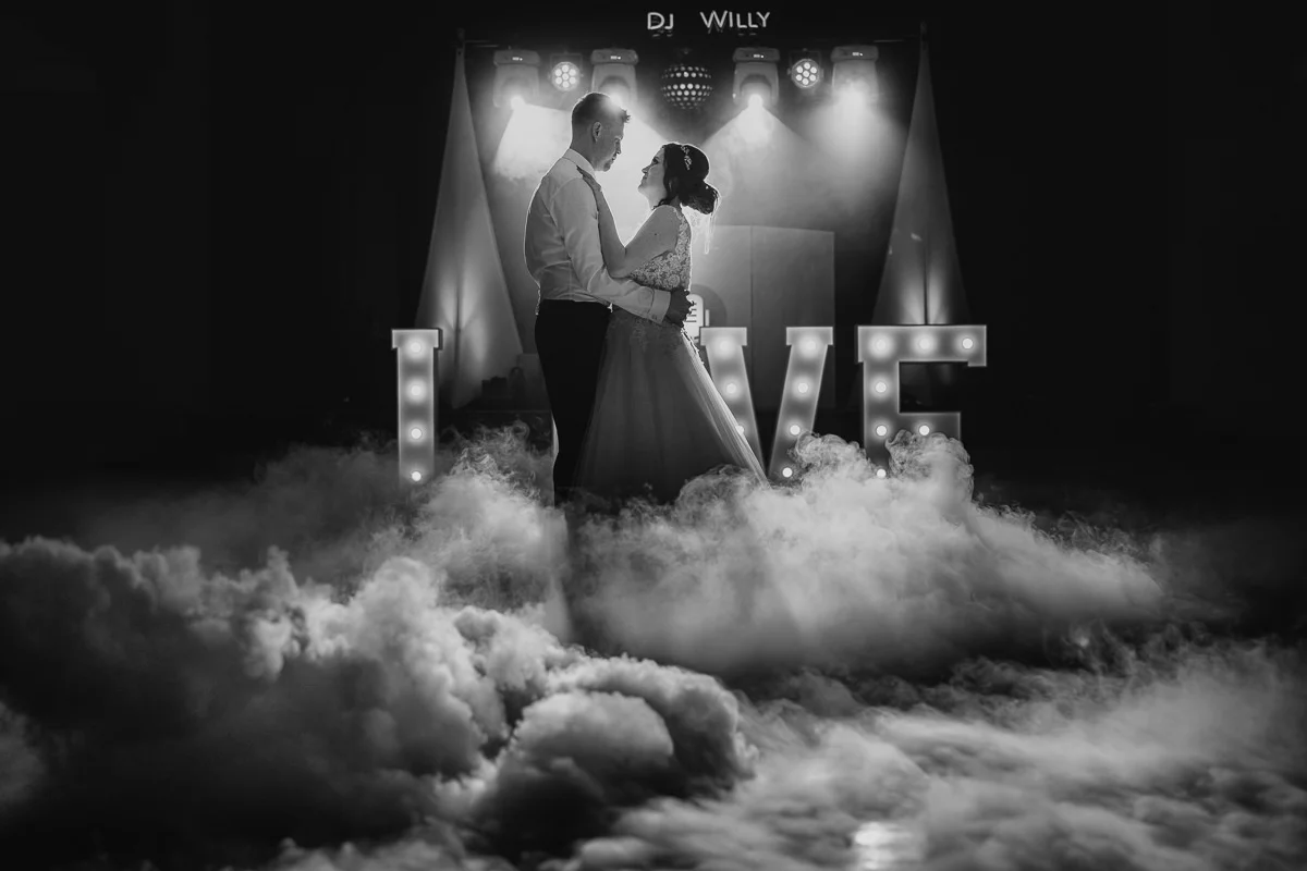 taniec w chmurach na weselu w Dworku Brzezna